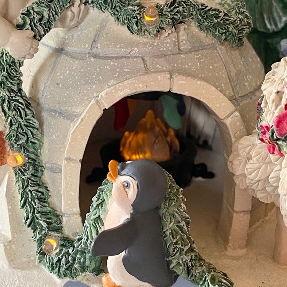 Dreamsicles At the North Pole The Danbury Mint Lighted Cherubs Snowman Christmas - Picture 9 of 10